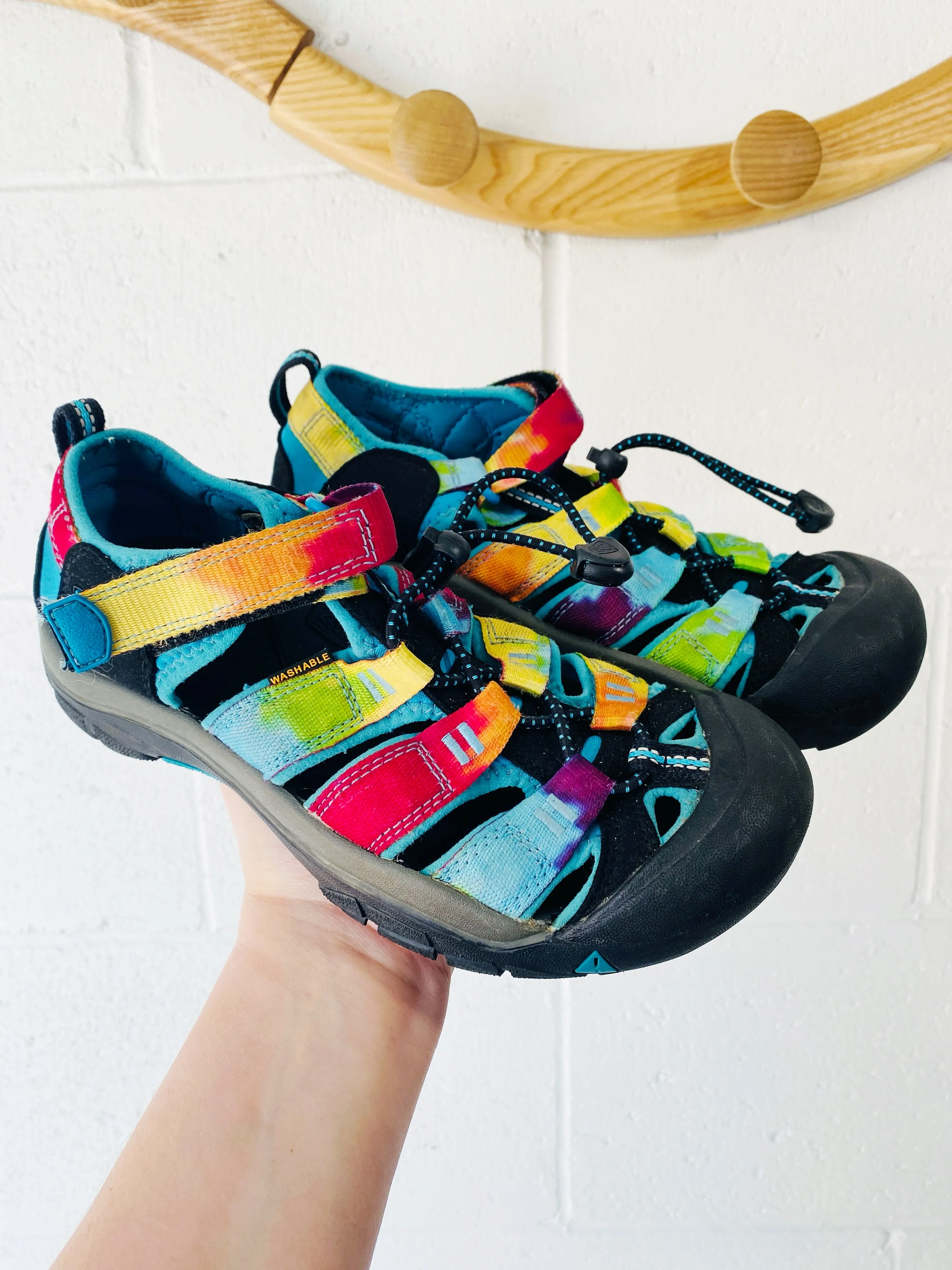 Keen Rainbow Seacamp Sandals, youth size 3